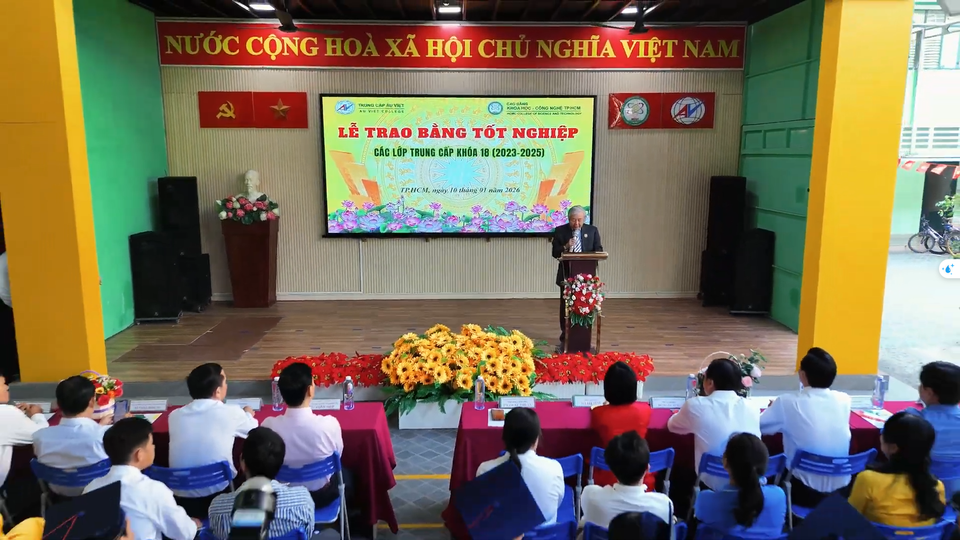 Lễ Tốt Nghiệp Trung cấp Âu Việt Khóa 18
